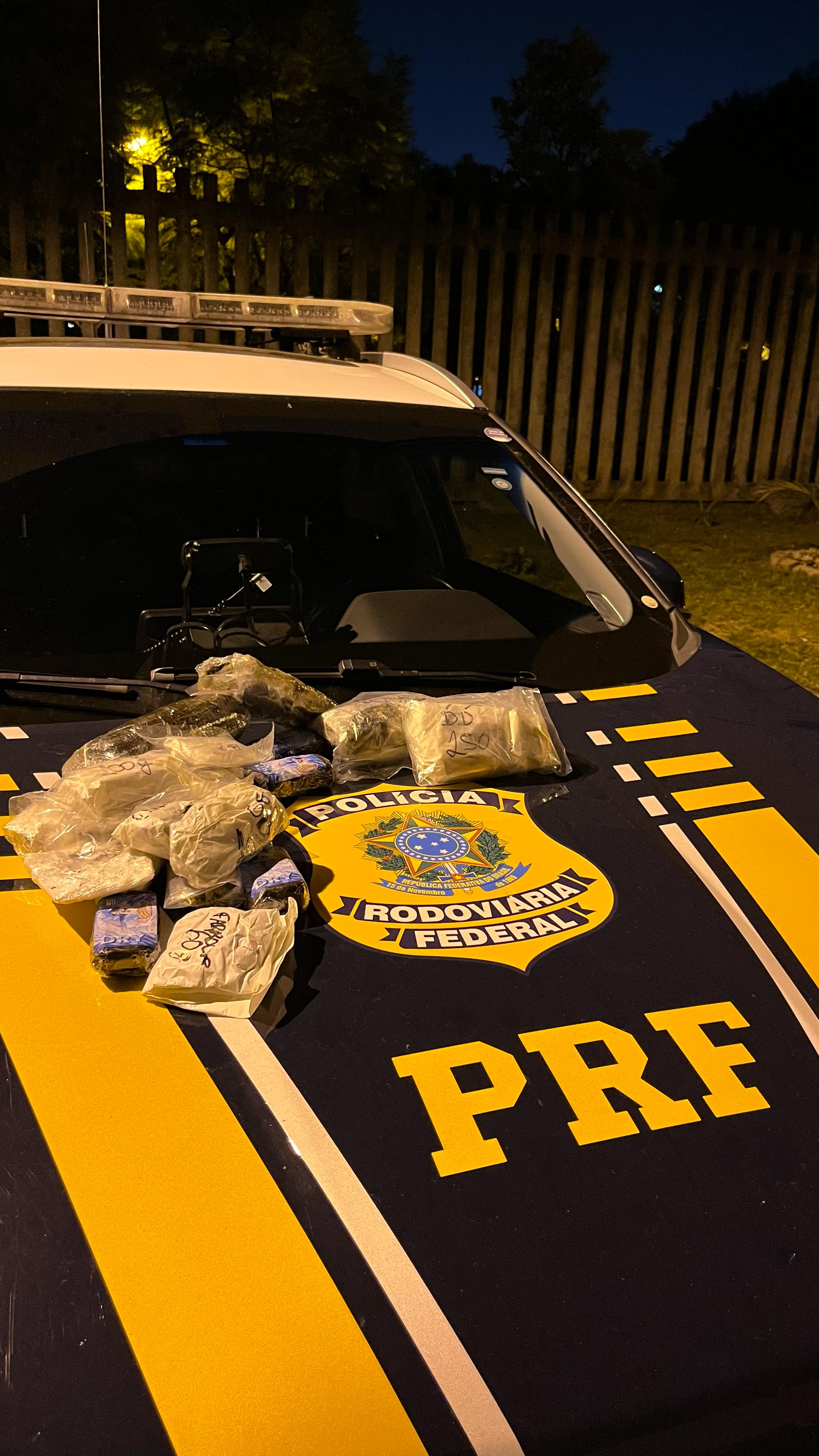 PRF prende motociclista por tráfico de drogas após fuga em Caxias do Sul. Foto: Divulgação PRF.