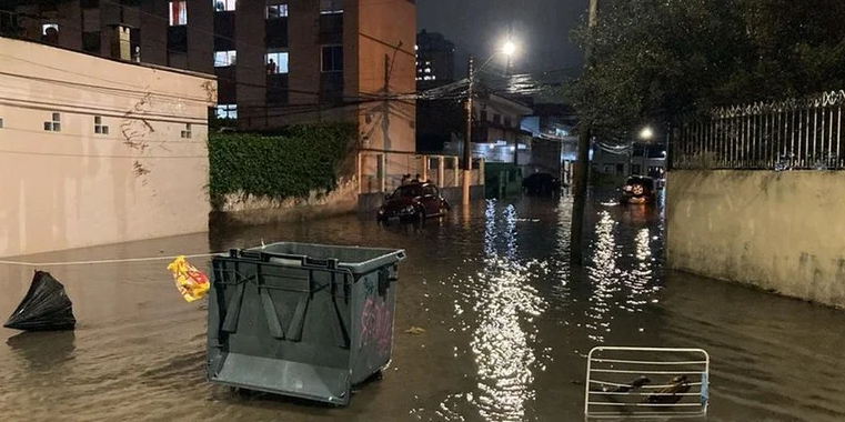 Rua João Salomão, em Rio Grande, após a precipitação intensa e rápida. Foto: Gilmar Simão/ Prefeitura de Rio Grande /CP.