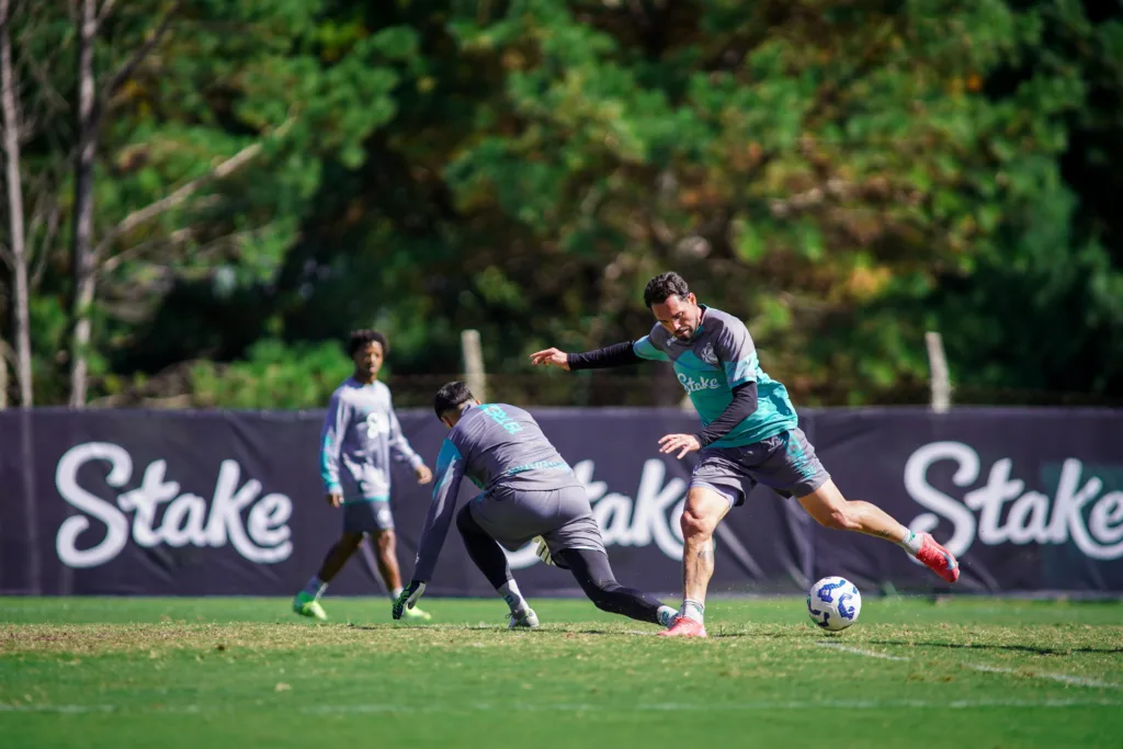 Centroavante Gilberto deve ser relacionado para o jogo depois de longo tempo em recuperação. Foto: Fernando Alves, EC Juventude Centroavante Gilberto deve ser relacionado para o jogo depois de longo tempo em recuperação. Foto: Fernando Alves, EC Juventude