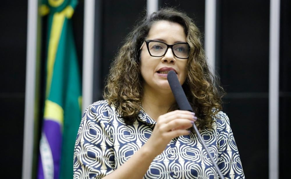 Deputada Federal Denise Pessôa apresenta projeto de lei para proteger idosos contra abusos em empréstimos consignados. Foto: Marcelo Tavares/Divulgação.