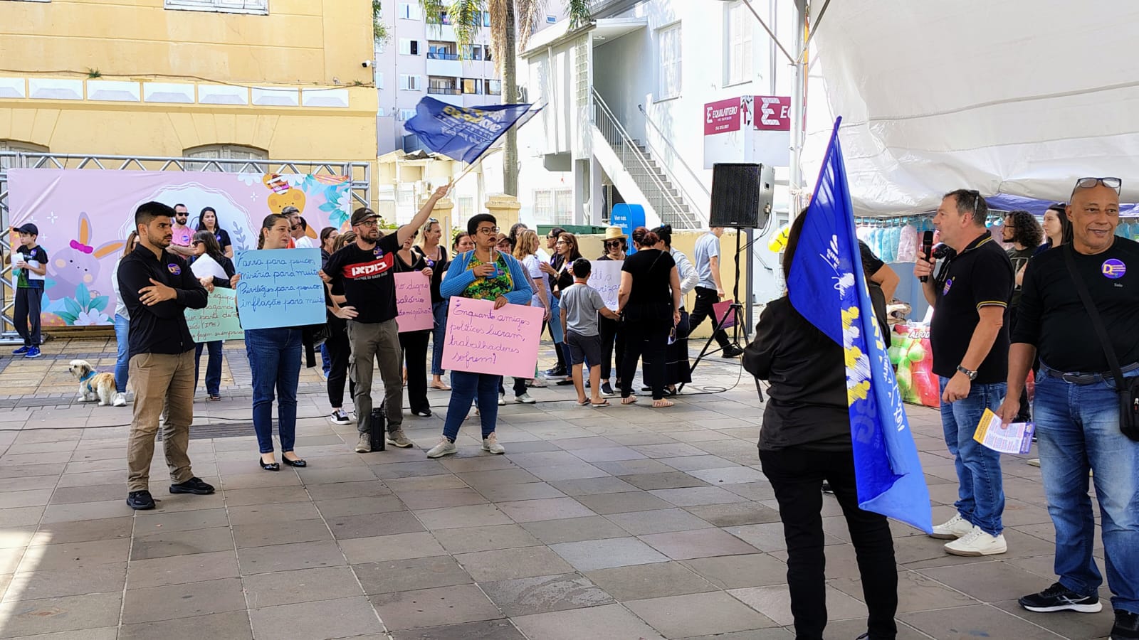 Servidores municipais protestam por reajuste no vale-refeição em Bento Gonçalves nesta sexta-feira (30)