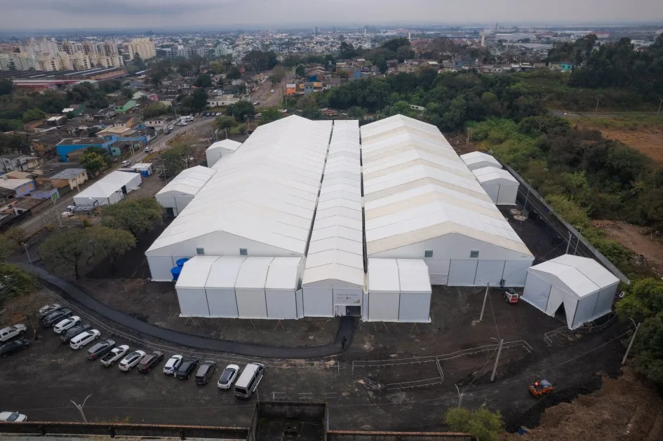 Depois da transferência das pessoas que ainda estavam em atendimento, a estrutura começou a ser desmontada. (Foto: Joel Vargas/Ascom GVG) Depois da transferência das pessoas que ainda estavam em atendimento, a estrutura começou a ser desmontada. (Foto: Joel Vargas/Ascom GVG)