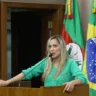 Na sessão ordinária desta terça (06/05), ela defendeu punições mais severas a quem maltrata os animais. Foto: Pietra Lima/Câmara Caxias.