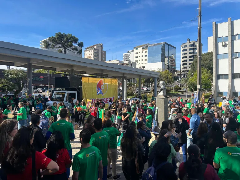Servidores rejeitam nova proposta e decretam estado de greve em Caxias do Sul