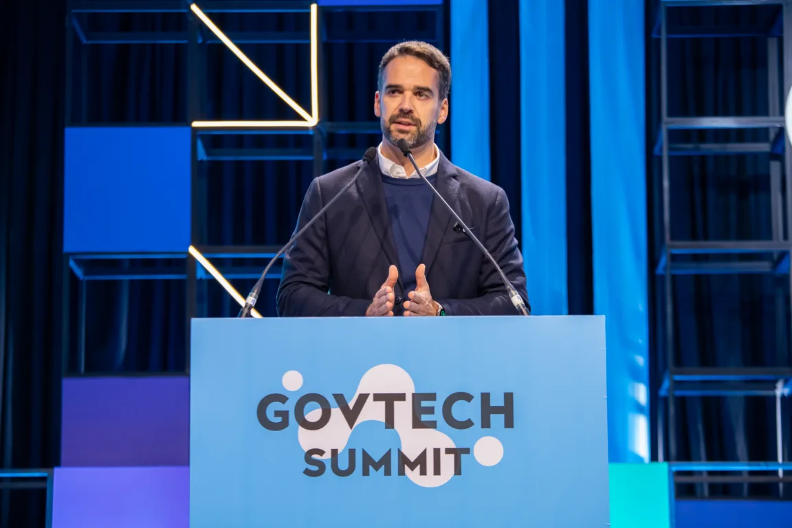"Inovar é arriscar", diz Eduardo Leite na abertura do GovTech Summit 2025 em Porto Alegre