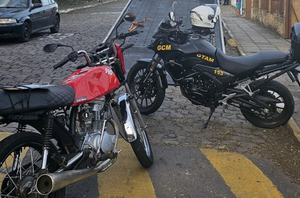 Adolescente é apreendido com moto clonada e chassi raspado em Bento Gonçalves
