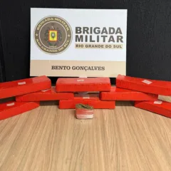 Brigada Militar prende homem por tráfico de entorpecentes em Bento Gonçalves. Foto: Comunicação Social do 3º BPAT.
