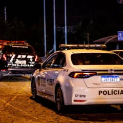Ambos os detidos são investigados pela participação nos roubos de veículos na cidade. (Foto: 12º BPM)
