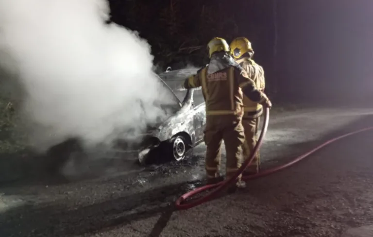 Veículo pega fogo na RS-444, em Santa Tereza Veículo pega fogo na RS-444, em Santa Tereza