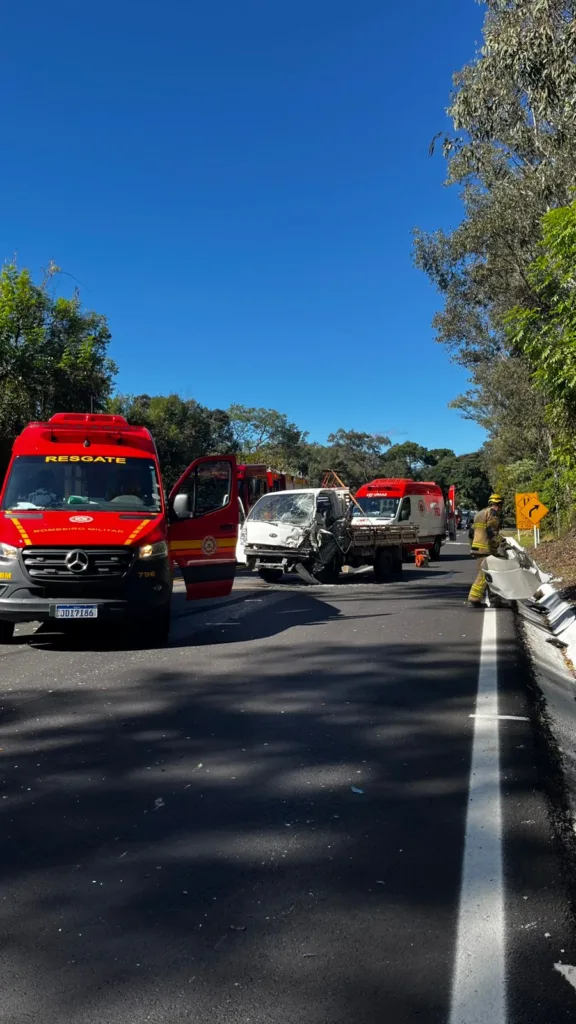 Acidente entre caminhão e utilitário deixa dois feridos na BR-470, em Bento Gonçalves
