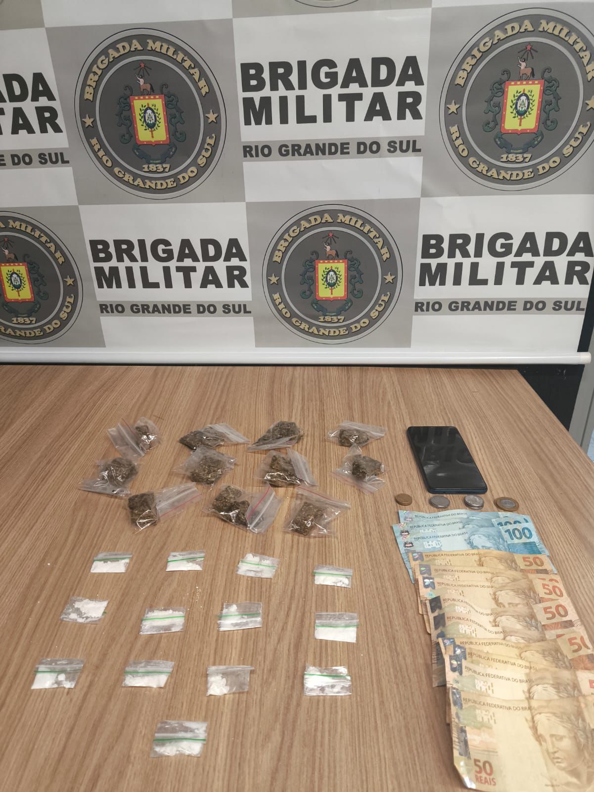 Brigada Militar prende homem por tráfico de entorpecentes em Bento Gonçalves. Foto: 3º BPAT/Divulgação.