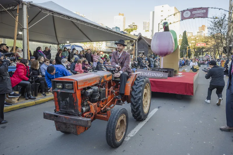 Bento Gonçalves se prepara para a 20ª Fenavinho com Vinho Encanado, Festival Enogastronômico e Desfile Cultural Bento Gonçalves se prepara para a 20ª Fenavinho com Vinho Encanado, Festival Enogastronômico e Desfile Cultural