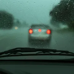 Resolva o vidros do carro embaçados com o truque do vinagre
