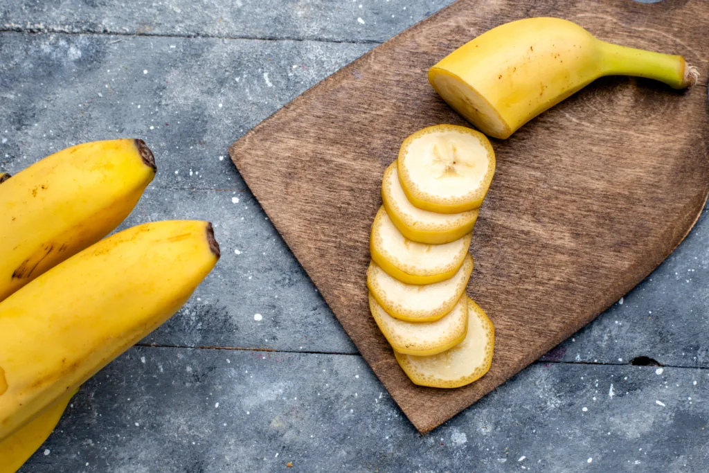 Como remover gordura de forma natural com casca de banana - FOTO BY FREEPIK Como remover gordura de forma natural com casca de banana - FOTO BY FREEPIK