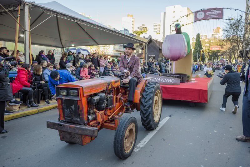 Bento Gonçalves se prepara para a 20ª Fenavinho com Vinho Encanado, Festival Enogastronômico e Desfile Cultural