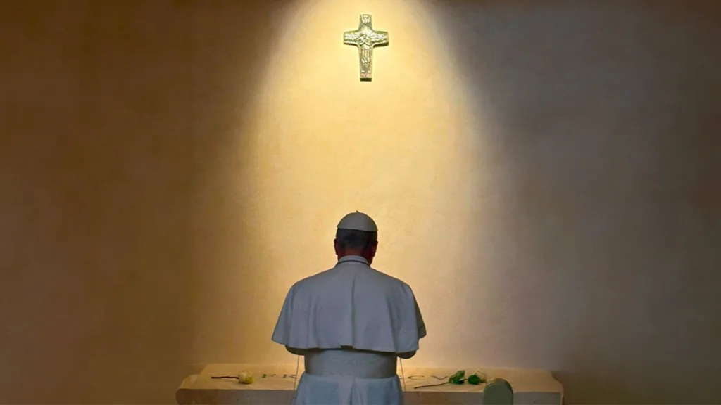 Papa americano-peruano visitou o túmulo do pontífice argentino, falecido em 21 de abril, na basílica Santa Maria Maior. (Foto: Vaticano) Papa americano-peruano visitou o túmulo do pontífice argentino, falecido em 21 de abril, na basílica Santa Maria Maior. (Foto: Vaticano)