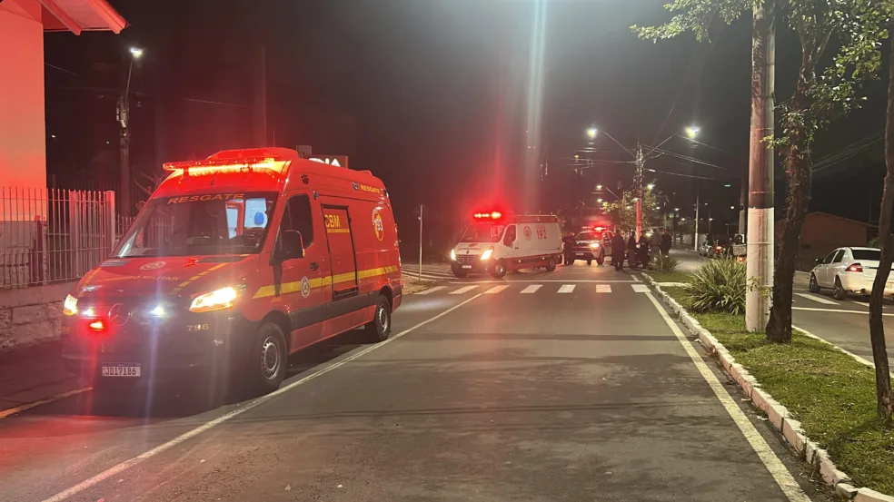 Acidente aconteceu na Avenida São Roque na noite desta quinta (22).