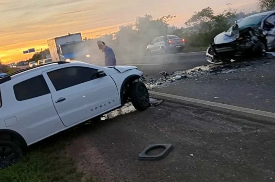 Gabardo conduzia uma VW Saveiro quando foi atingido frontalmente por um Ford Fiesta