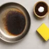Borra de café com detergente solução caseira para panelas queimadas