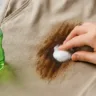 Como tirar mancha de graxa da roupa com um ingrediente que você tem em casa
