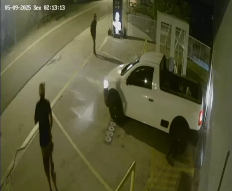 Ladrões arrombam e invadem hamburgueria em Caxias do Sul