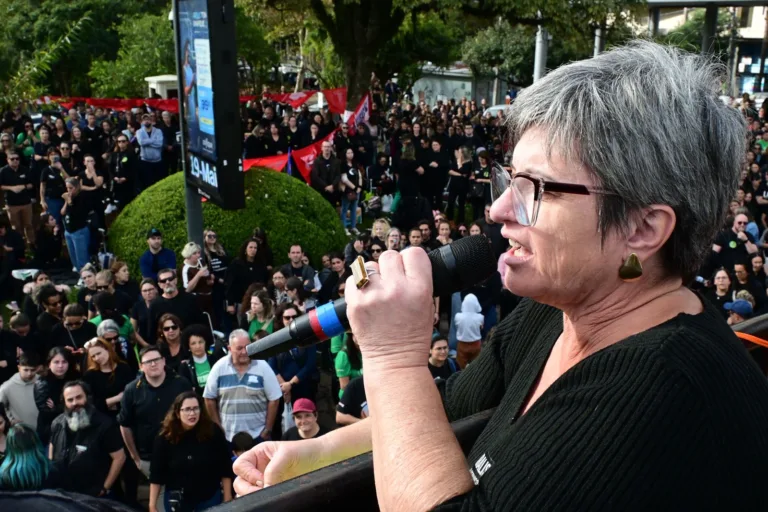 Executivo mantém proposta e servidores seguem em estado de greve em Caxias do Sul