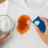 A maneira mais fácil de tirar mancha de molho vermelho da roupa branca