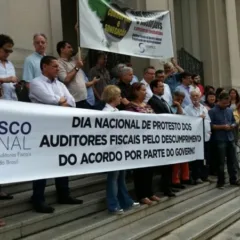 Os auditores estão em greve desde 24 de novembro e cobram reajuste de salários. (Foto: Reprodução)