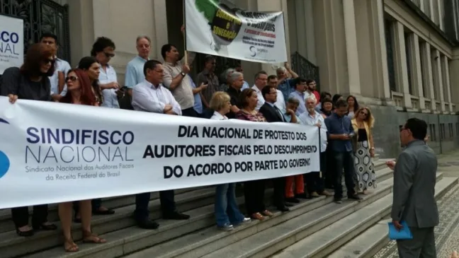 Os auditores estão em greve desde 24 de novembro e cobram reajuste de salários. (Foto: Reprodução)