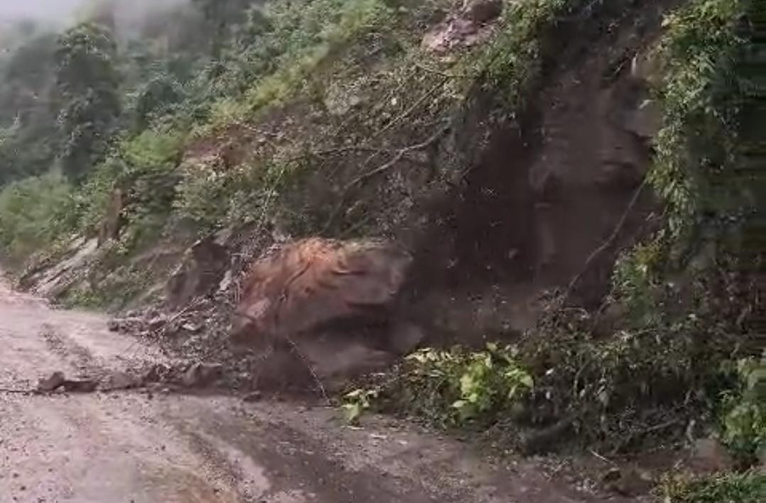 Chuva provoca novos deslizamentos e risco na estrada entre Cotiporã e Dois Lajeados