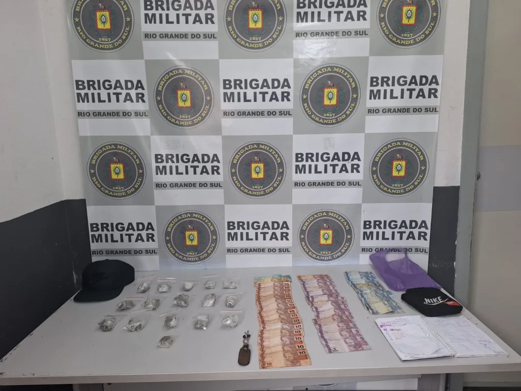 Brigada Militar apreende adolescente por tráfico de entorpecentes em Caxias do Sul. Foto: 12° BPM/Divulgação.