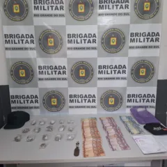 Brigada Militar apreende adolescente por tráfico de entorpecentes em Caxias do Sul. Foto: 12° BPM/Divulgação.