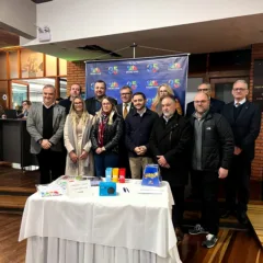Vitrine da RA CIC Caxias destaca trajetória de 35 anos da Rádio Viva 94.5 FM