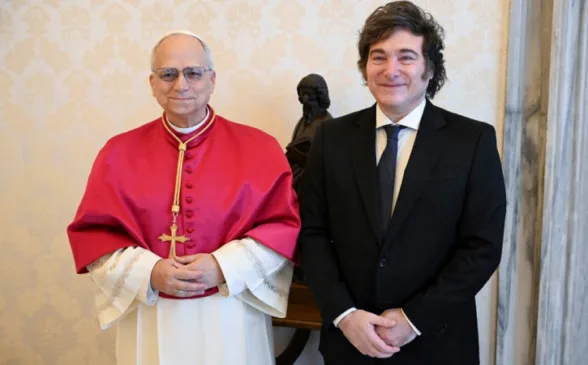 Neste sábado, o argentino foi recebido em audiência pelo papa Leão XIV no Palácio Apostólico do Vaticano | Mario Tomassetti / VATICAN MEDIA / AFP