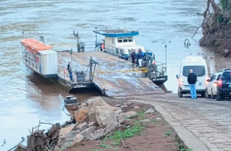 Travessia de balsa entre Santa Tereza e São Valentim do Sul é retomada com restrições neste domingo (22). Foto: Reprodução/Redes Sociais
