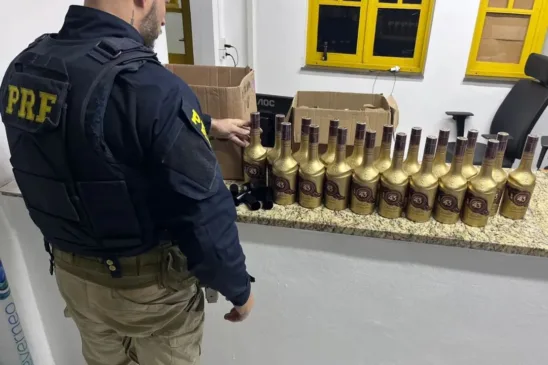Homem é preso na BR-470, em Bento Gonçalves, com licores falsificados e materiais para produção clandestina