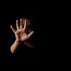 Motorista escolar é condenado a 100 anos de prisão por estuprar filhas e crianças com deficiência no RS