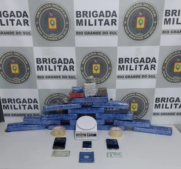 Brigada Militar apreende 9,5kg de maconha em Caxias do Sul. Foto: 4º BPChq/Divulgação.