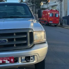 Acidente entre moto e caminhão deixa homem ferido no bairro Progresso, em Bento Gonçalves