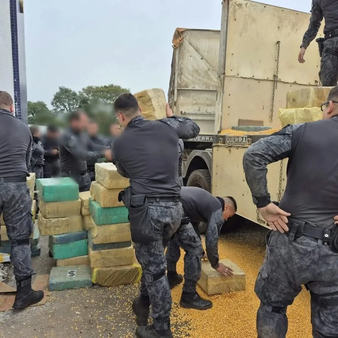 Setor de inteligência recebeu informações sobre um carregamento de drogas vindo do Paraguai com destino ao Rio Grande do Sul. (Foto: 3° BPChoque) Setor de inteligência recebeu informações sobre um carregamento de drogas vindo do Paraguai com destino ao Rio Grande do Sul. (Foto: 3° BPChoque)