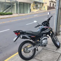 Homem desembarca de caminhão e é atropelado por moto em Bento Gonçalves. Foto: Patrick Alessi/Grupo RSCOM.
