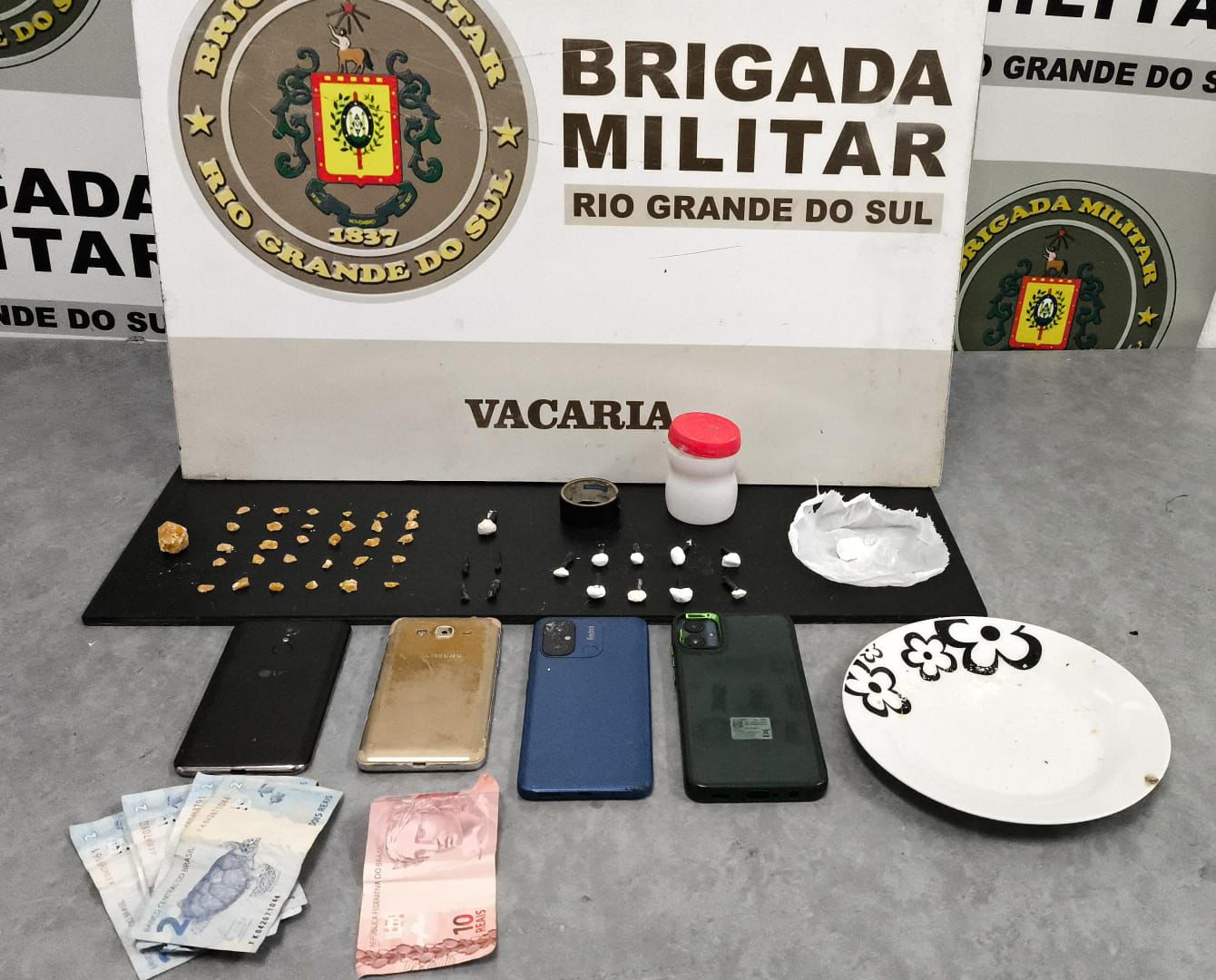 Trio é preso por tráfico de drogas em Vacaria, Foto: Brigada Militar/Divulgação.