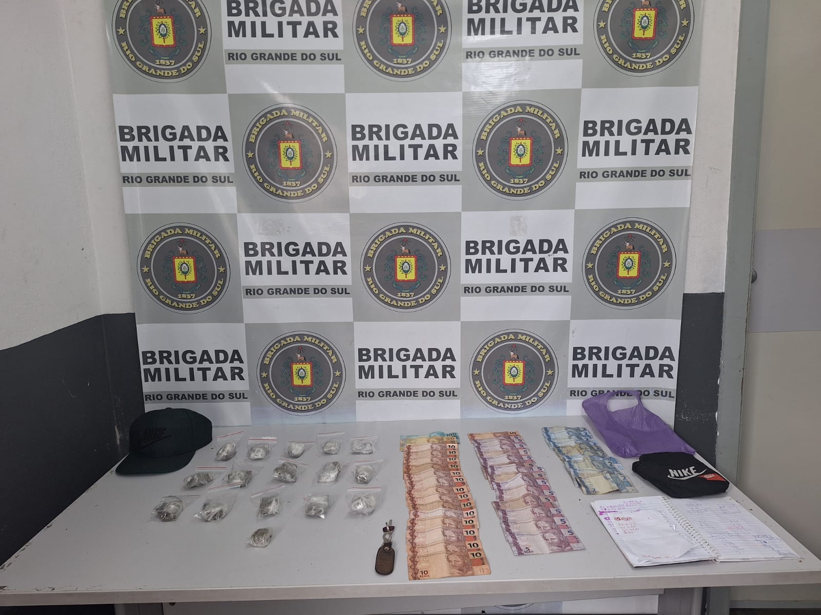 Brigada Militar apreende adolescente por tráfico de entorpecentes em Caxias do Sul. Foto: 12° BPM/Divulgação.