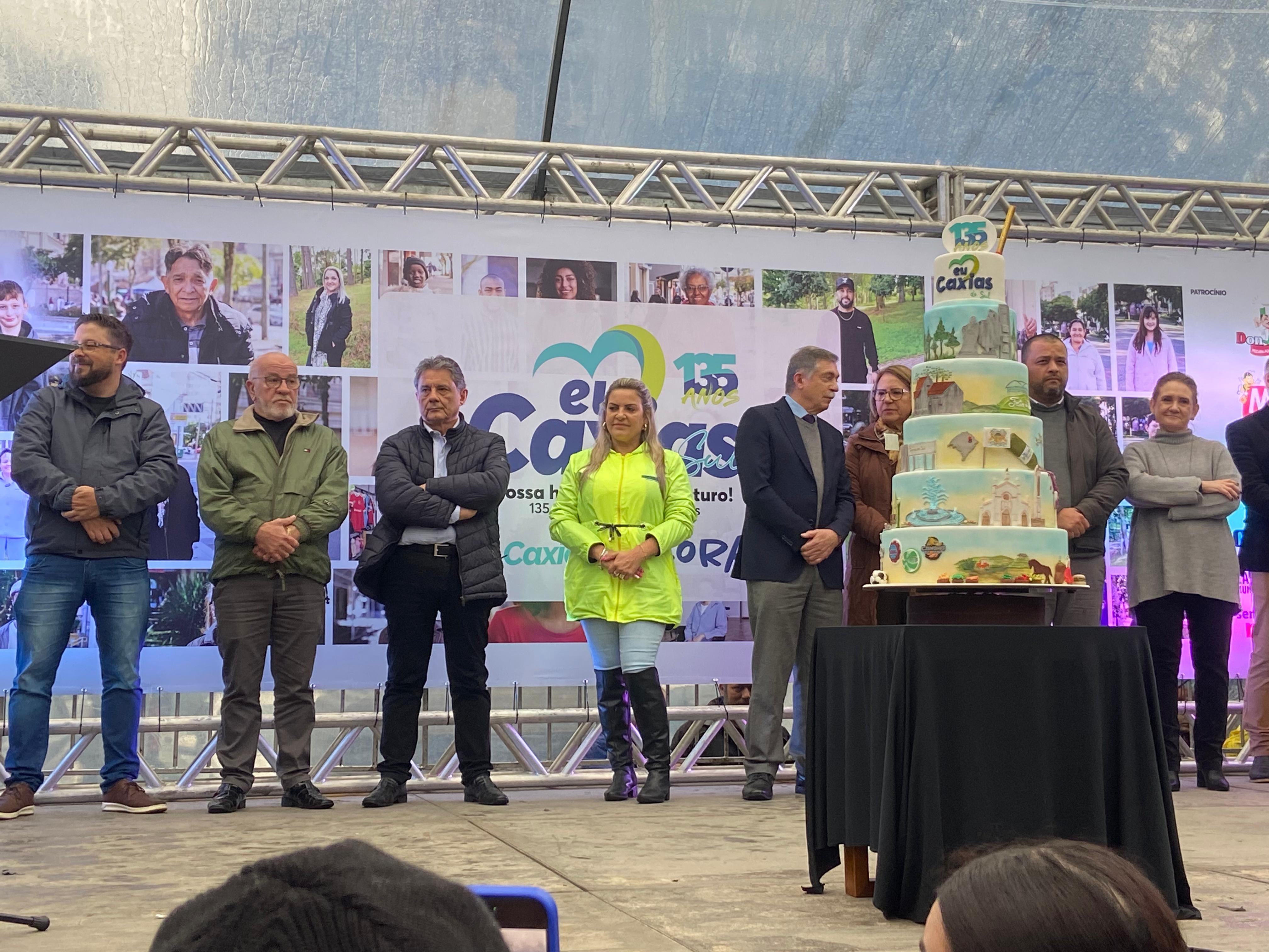 Caxias do Sul celebra 135 anos com bolo na praça e participação da comunidade. Foto: Yago de Boni/Grupo RSCOM.