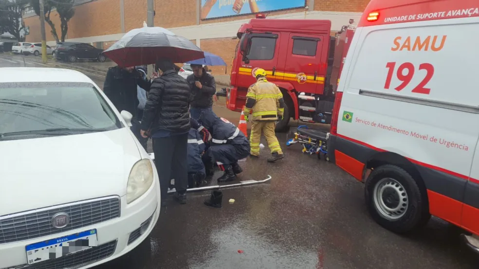 Motociclista fica gravemente ferido após colisão com carro em Bento Gonçalves. Foto: Bombeiros/Divulgação.