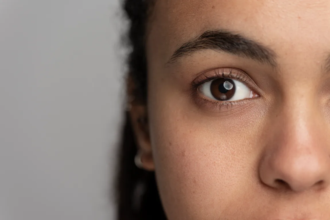Por que os olhos tremem involuntariamente quando estamos cansados - FOTO BY FREEPIK