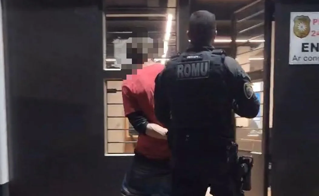 Homem é preso por vandalismo após danificar parquímetros em Bento Gonçalves
