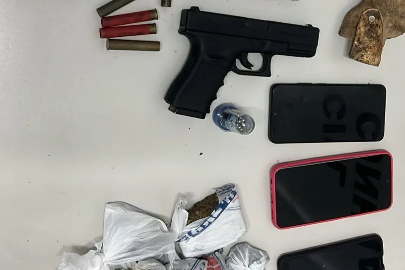 Polícia estoura ponto de tráfico de drogas e prende criminoso em Flores da Cunha