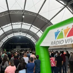 Música e alegria marcam Festa da Rádio Viva 94.5 FM na Feira de Inverno de Flores da Cunha