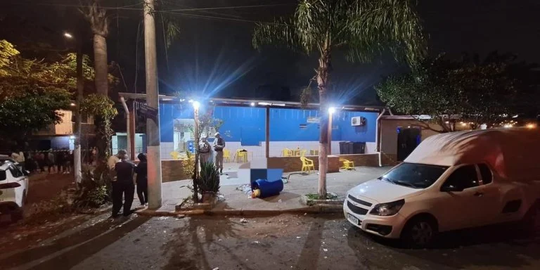 Ataque a tiros foi registrado em um bar na Vila Santa Maria | Foto: BM / CP